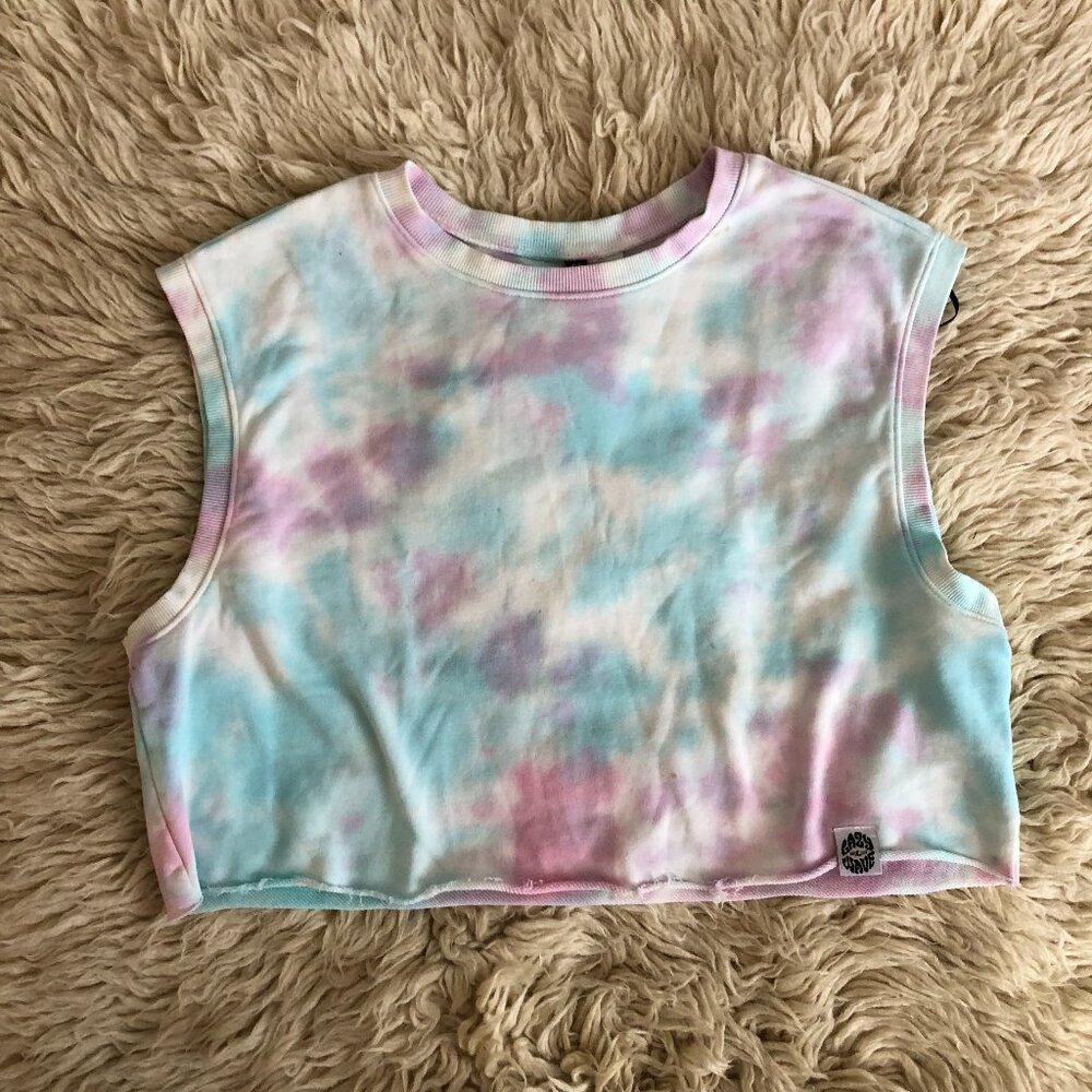 Divided Lazy Wave Tie Dye Sleeveless Crop Top